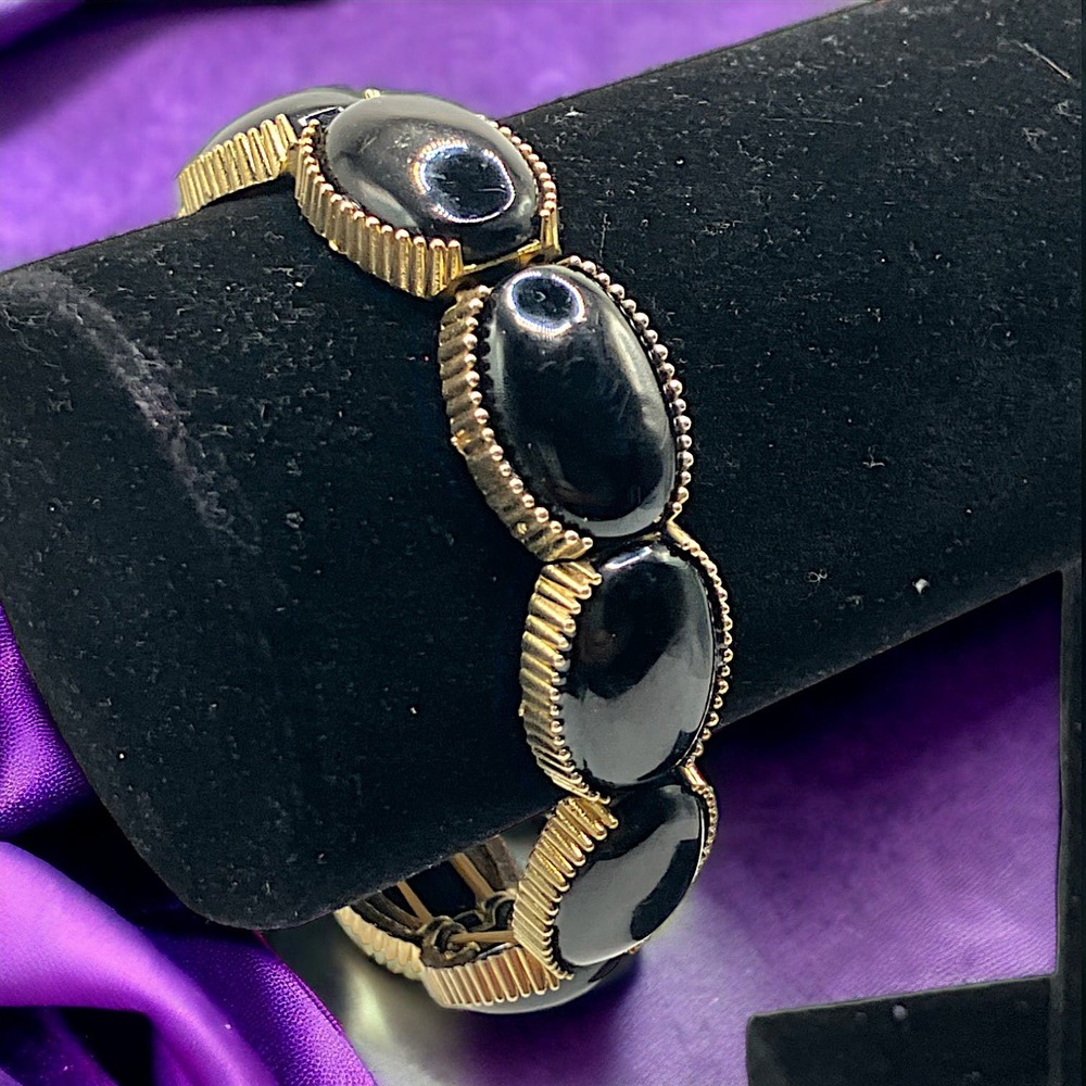 Black Oval Stone Gold-Tone Framed Stretch Bracelet!
